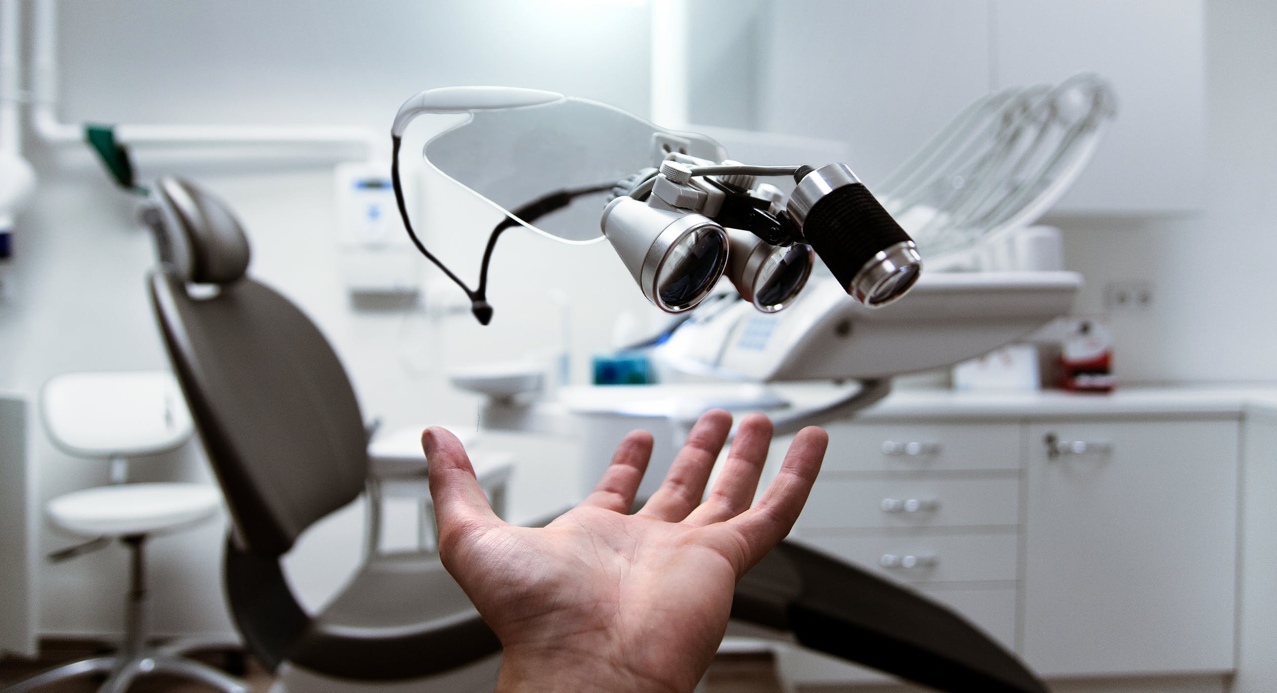 Five Tips for choosing an emergency dentist