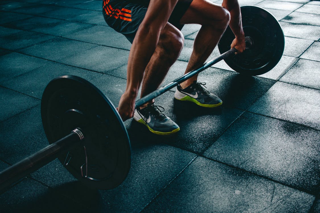 4 Unbeatable Tips to Excel at a Beginner’s Weightlifting Program