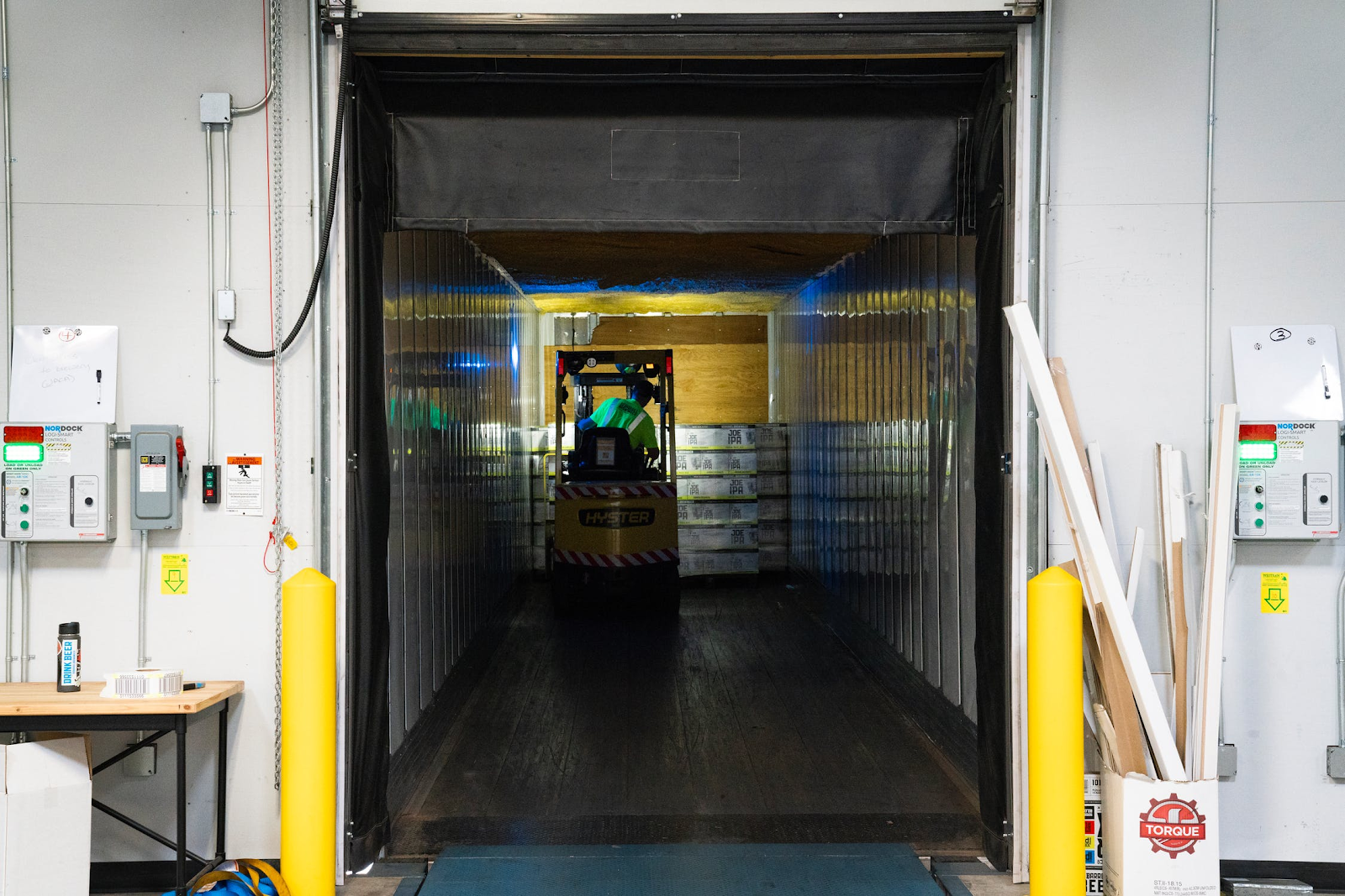 Operating An Electric Forklift - Safety Tips