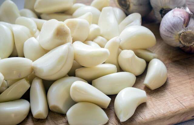 mouth-ulcer-remedy-garlic